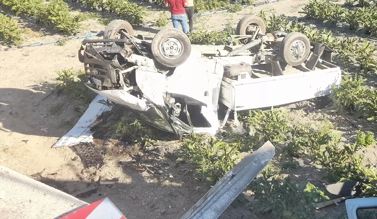 Amasya'da Tır ile Kamyonet Çarpıştı: 2 Yaralı