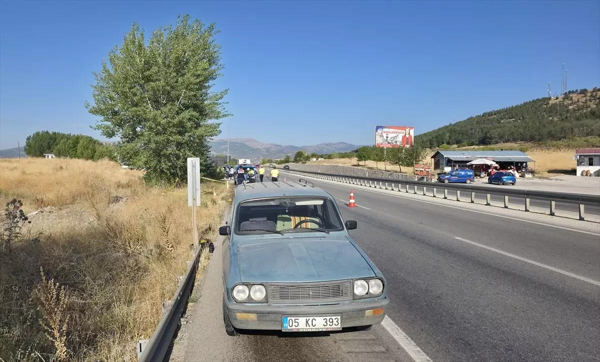 Gümüşhacıköy'de Araç Kontrolü Sırasında Tır Çarpması: 1 Ölü