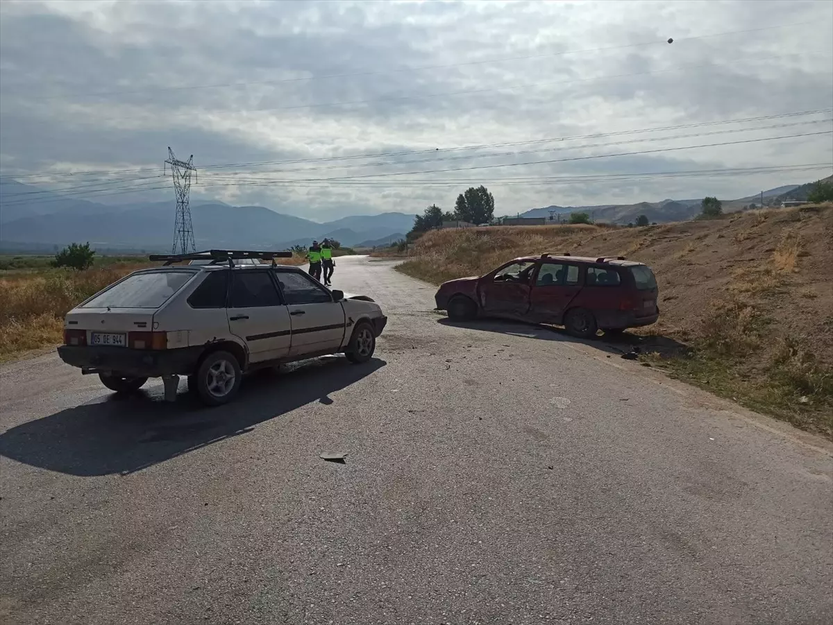 Suluova'da Otomobil Kazası: 4 Yaralı