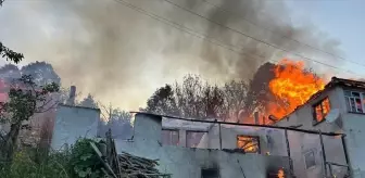 Amasya'da Çıkan Yangında 4 Ev Kül Oldu