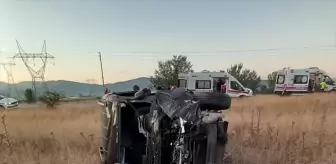 Amasya'da Hafif Ticari Araç Devrildi: 4 Yaralı