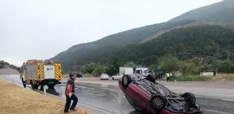 Taşova'da Otomobil Devrildi: 2 Yaralı