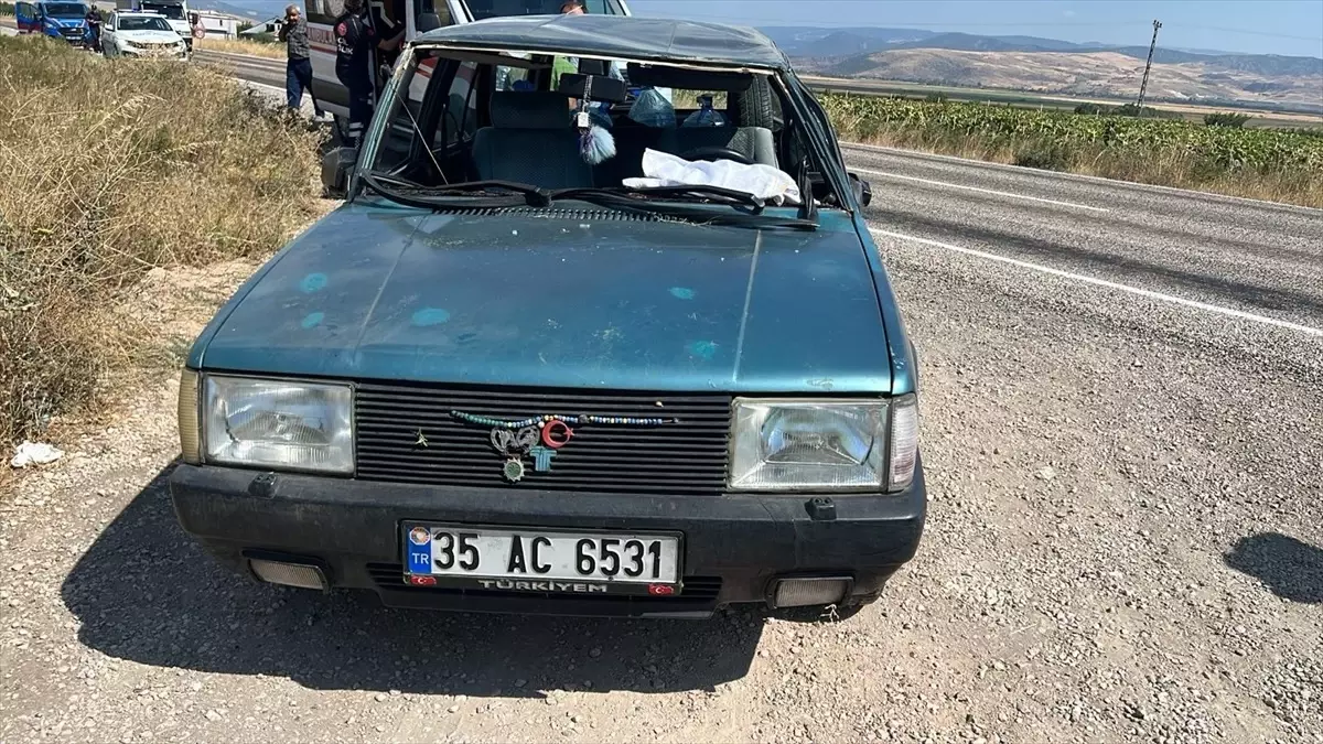 Amasya'da Otomobil Şarampole Devrildi, 3 Yaralı