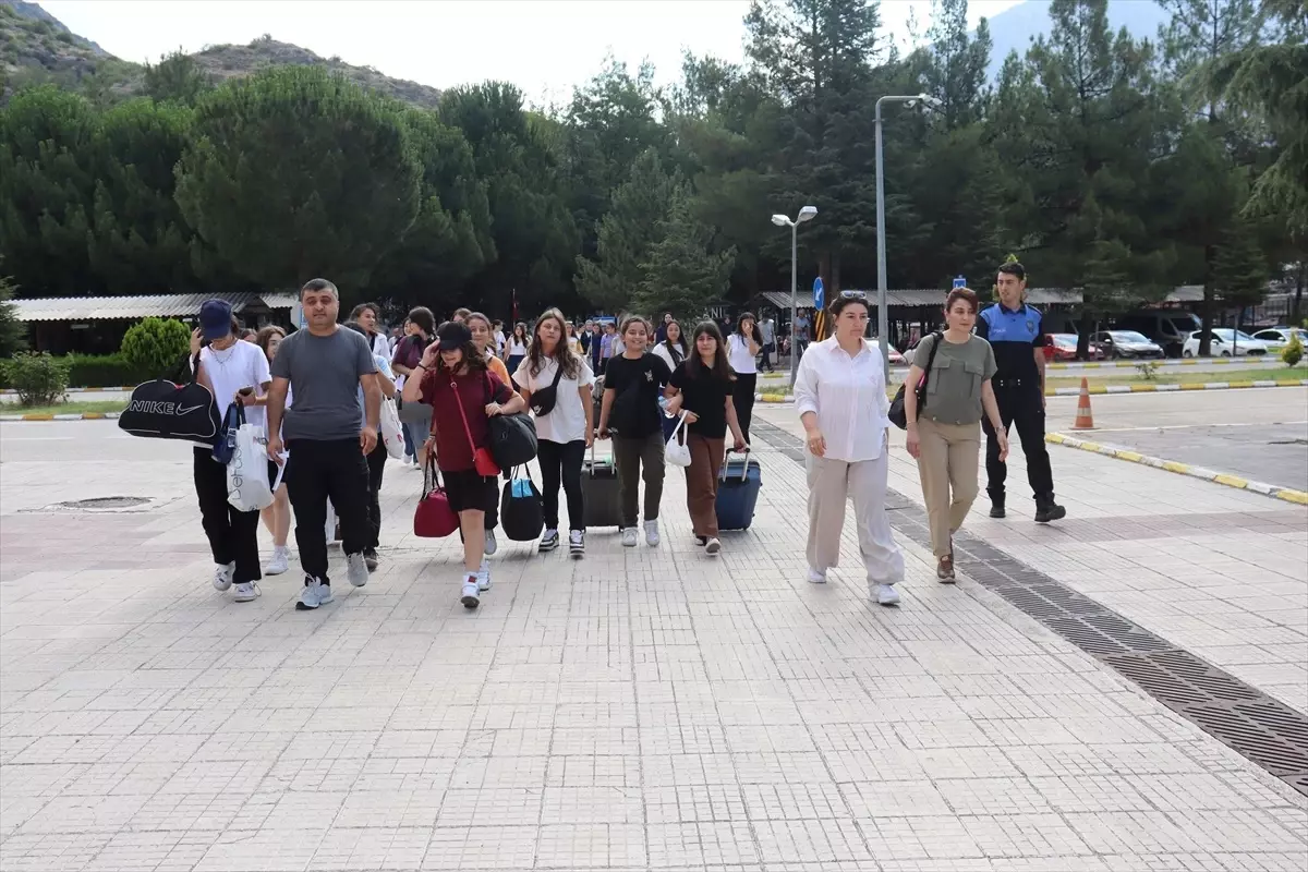 Dar Gelirli Kız Öğrencilere Doğa Kampı
