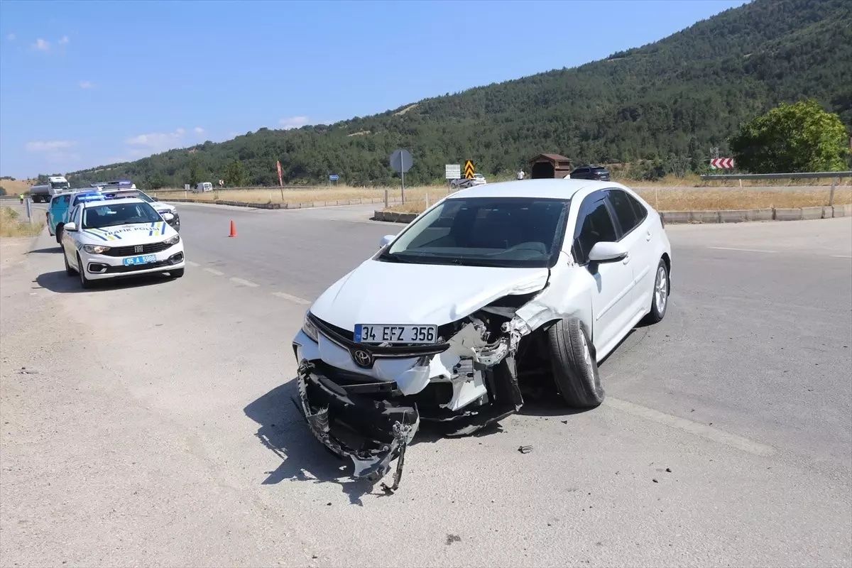 Amasya'da Trafik Kazası: 3 Yaralı