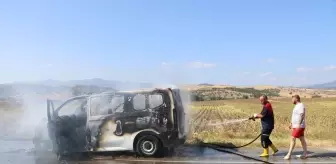 Amasya'da Tıbbi İlaç Yüklü Panelvanda Yangın