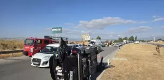Merzifon'da Traktör ile Hafif Ticari Araç Çarpıştı: 1 Ölü, 4 Yaralı