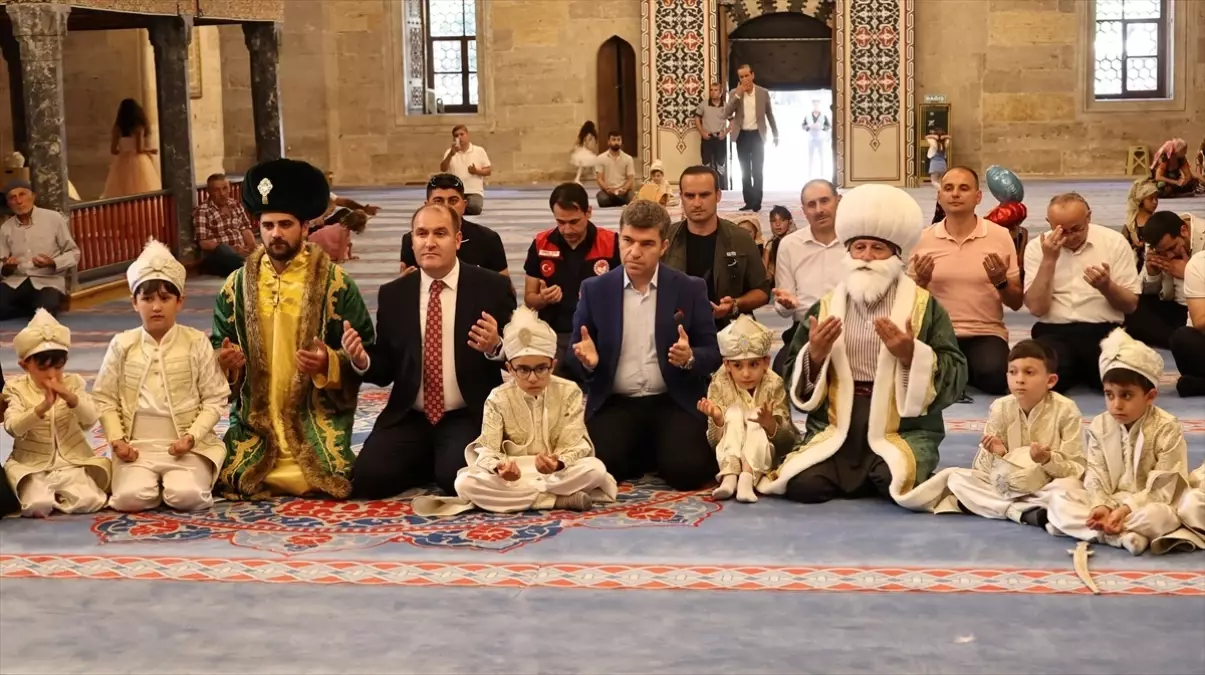 Amasya'da 30 Çocuk İçin Sünnet Şöleni Düzenlendi