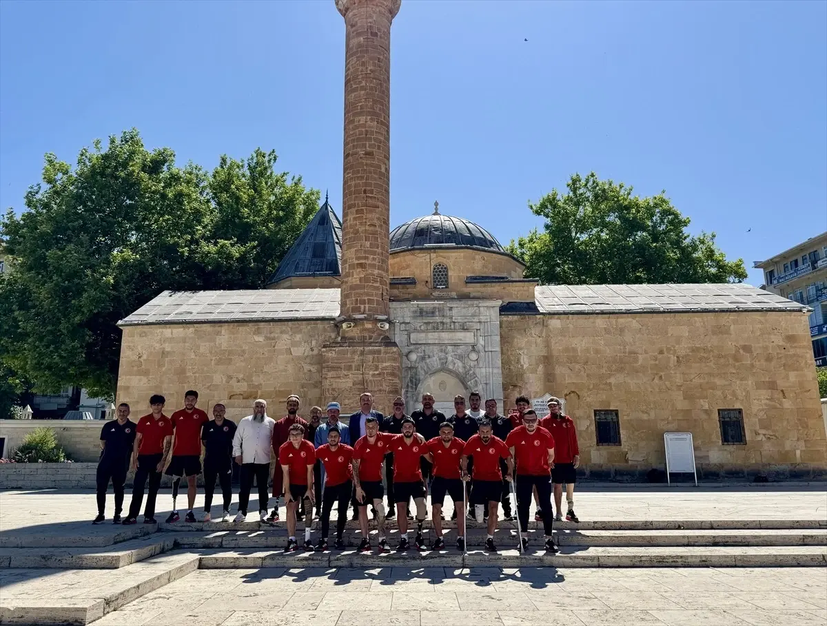 Ampute Futbol Milli Takımı Kırşehir'deki Kampını Dua ile Tamamladı