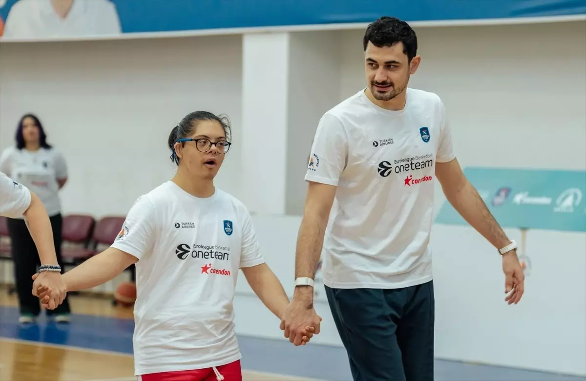 Anadolu Efes, One Team Projesi ile Özel Sporcuların Yanında