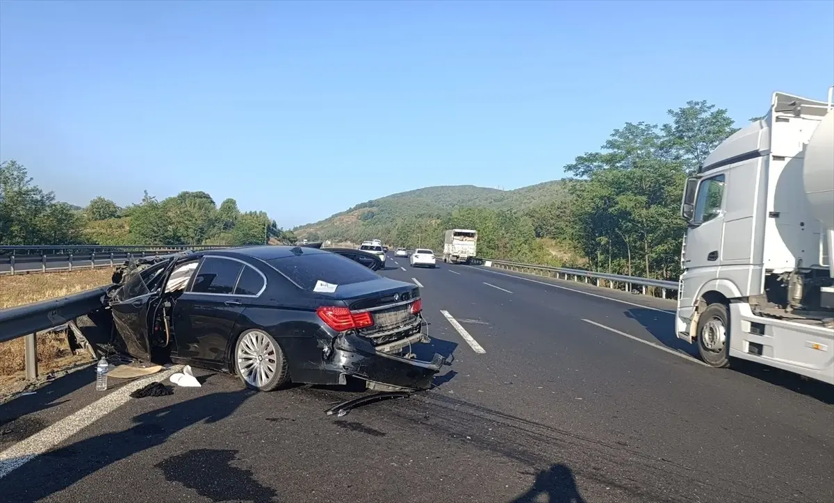 Düzce'de Otoyolda Kaza: 5 Yaralı