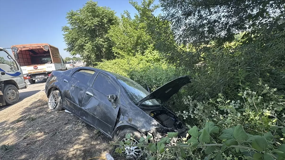 Anadolu Otoyolu'nda Otomobil ile Tanker Çarpıştı: 7 Yaralı