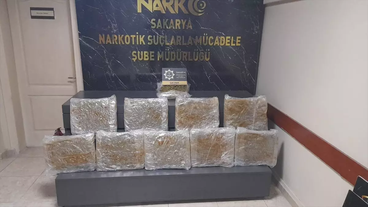Anadolu Otoyolu'nda Uyuşturucu Operasyonu: 5 Zanlı Tutuklandı