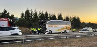 Anadolu Otoyolu'nda Otobüs-Kamyon Çarpışması: 1 Ölü, 10 Yaralı
