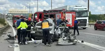 Anadolu Otoyolu'nda Otobüsle Çarpışan Otomobilde 3 Yaralı
