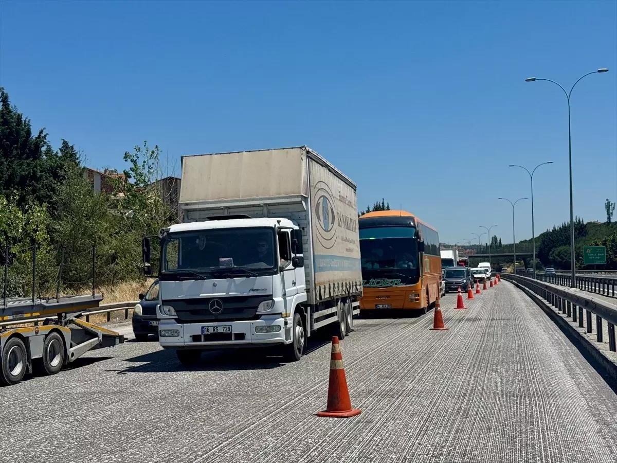 Anadolu Otoyolu'nda Otobüs ile Tır Çarpıştı: 3 Yaralı