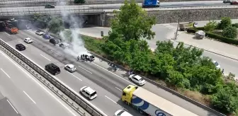 Anadolu Otoyolu'nda Seyir Halindeki Otomobilde Yangın