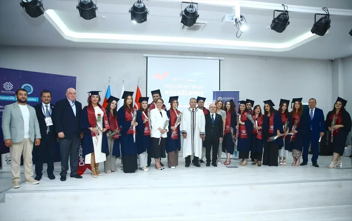 Anadolu Üniversitesi Azerbaycan Programı Mezuniyet Töreni Bakü'de Gerçekleşti