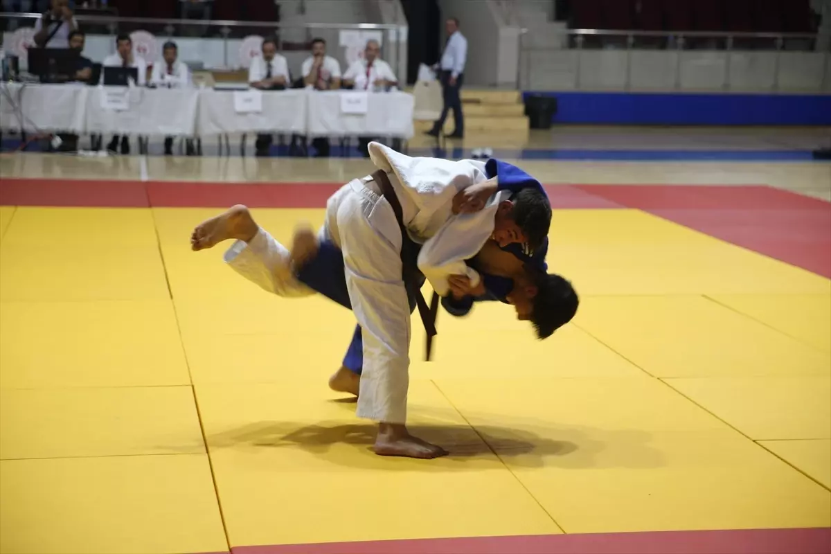 Anadolu Yıldızlar Ligi Judo Müsabakaları Siirt'te Başladı