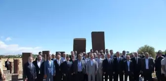 Yavuz Ağıralioğlu Ahlat'ta Ziyaretlerde Bulundu