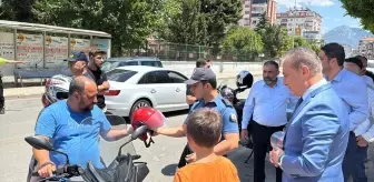 Mersin Anamur'da Motosiklet Sürücülerine Kask Hediyeleri Dağıtıldı