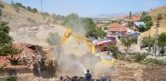 Ankara'da İki Evde Yangın: Eşini Kaybeden Adam Yardım Bekliyor