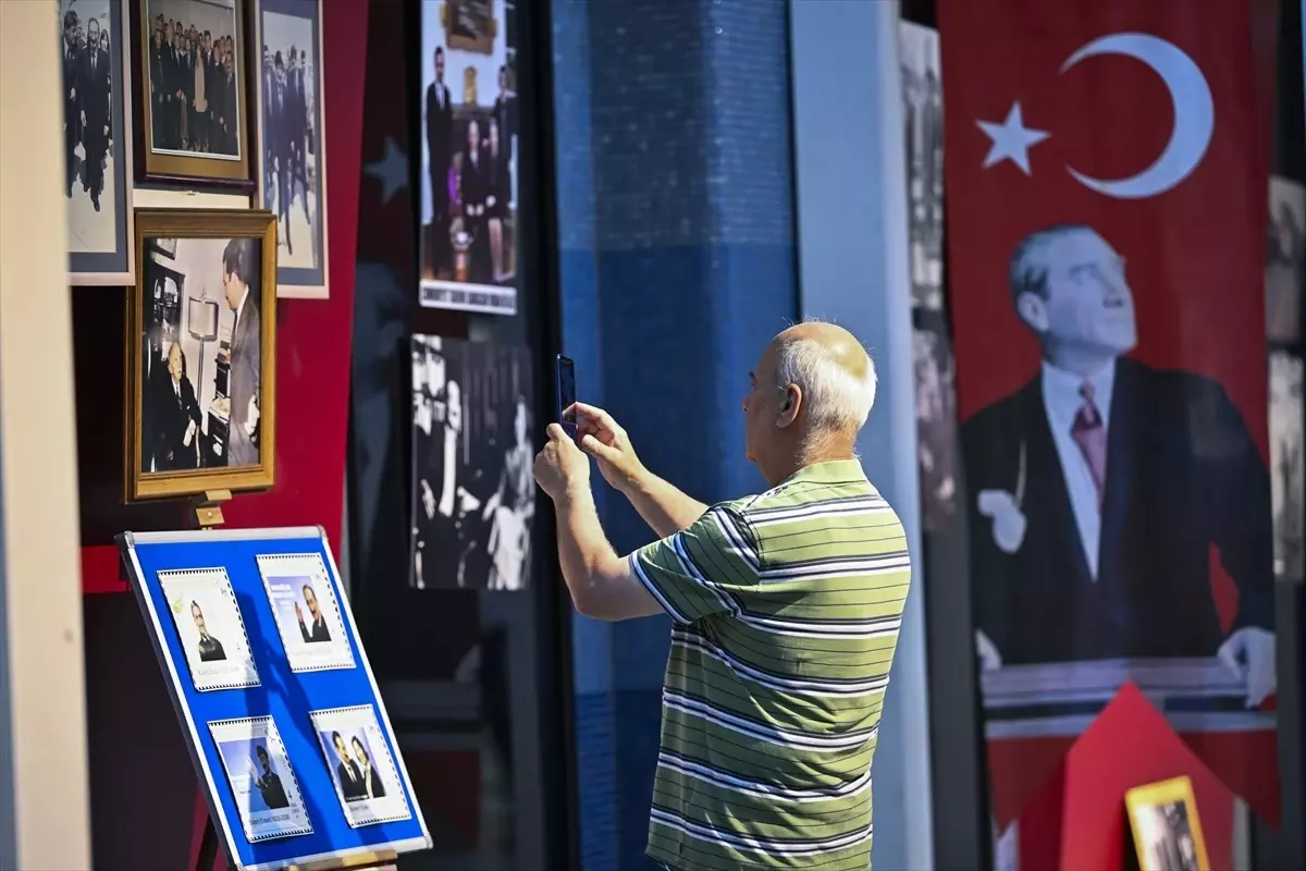 Bülent Ecevit'in 100. Yılı İçin Fotoğraf Sergisi Düzenlendi