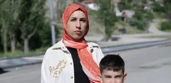 Ankara'da Çocuklarını Okula Götüren Anne Sahipsiz Köpeklerden Korktu