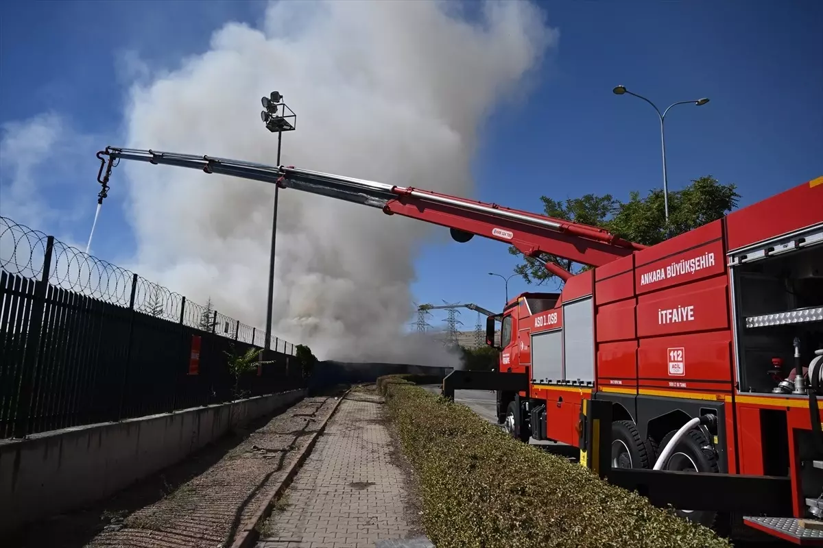 Sincan'da Depolama Tesisindeki Yangın Kontrol Altına Alındı