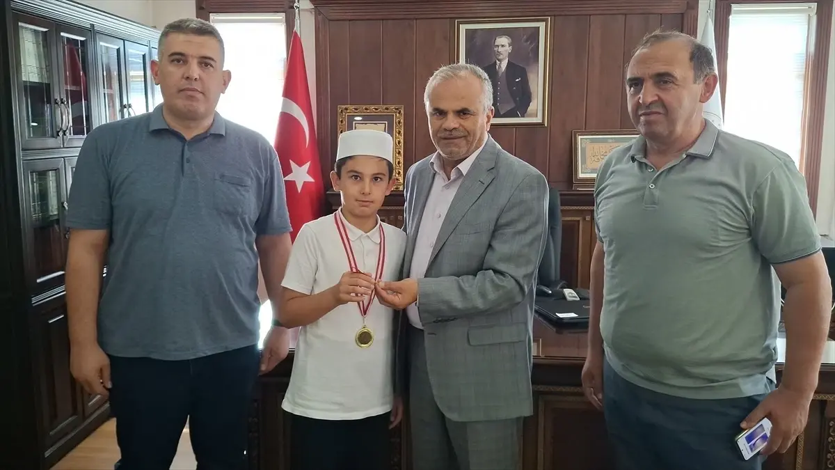 Mikail Çetinkaya'dan Örnek Davranış: Kazandığı Altını Filistinli Çocuklara Bağışladı