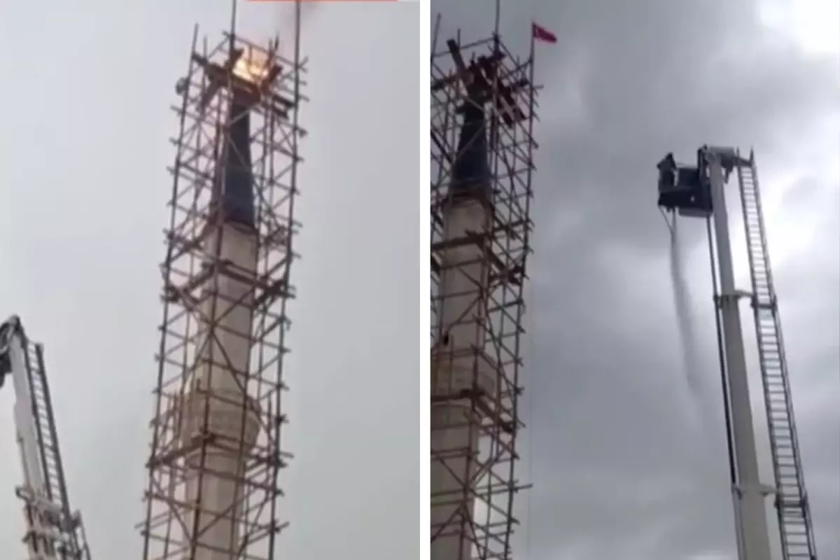 Ankara'da yıldırım düşen minare alev alev yandı