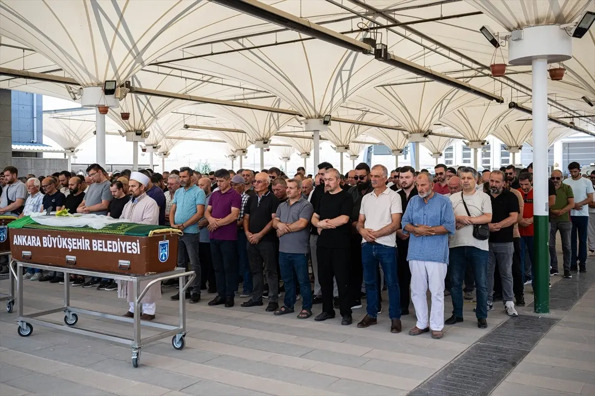 Ankara'da Kavga Sonucu Hayatını Kaybeden Kadın Toprağa Verildi
