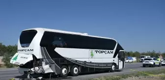 Elmadağ'da Trafik Kazası: 2 Ölü, 1 Yaralı