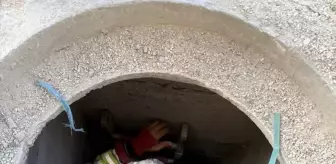 Antakya'da Gider Borusuna Düşen Köpek Yavrusu İtfaiye Tarafından Kurtarıldı