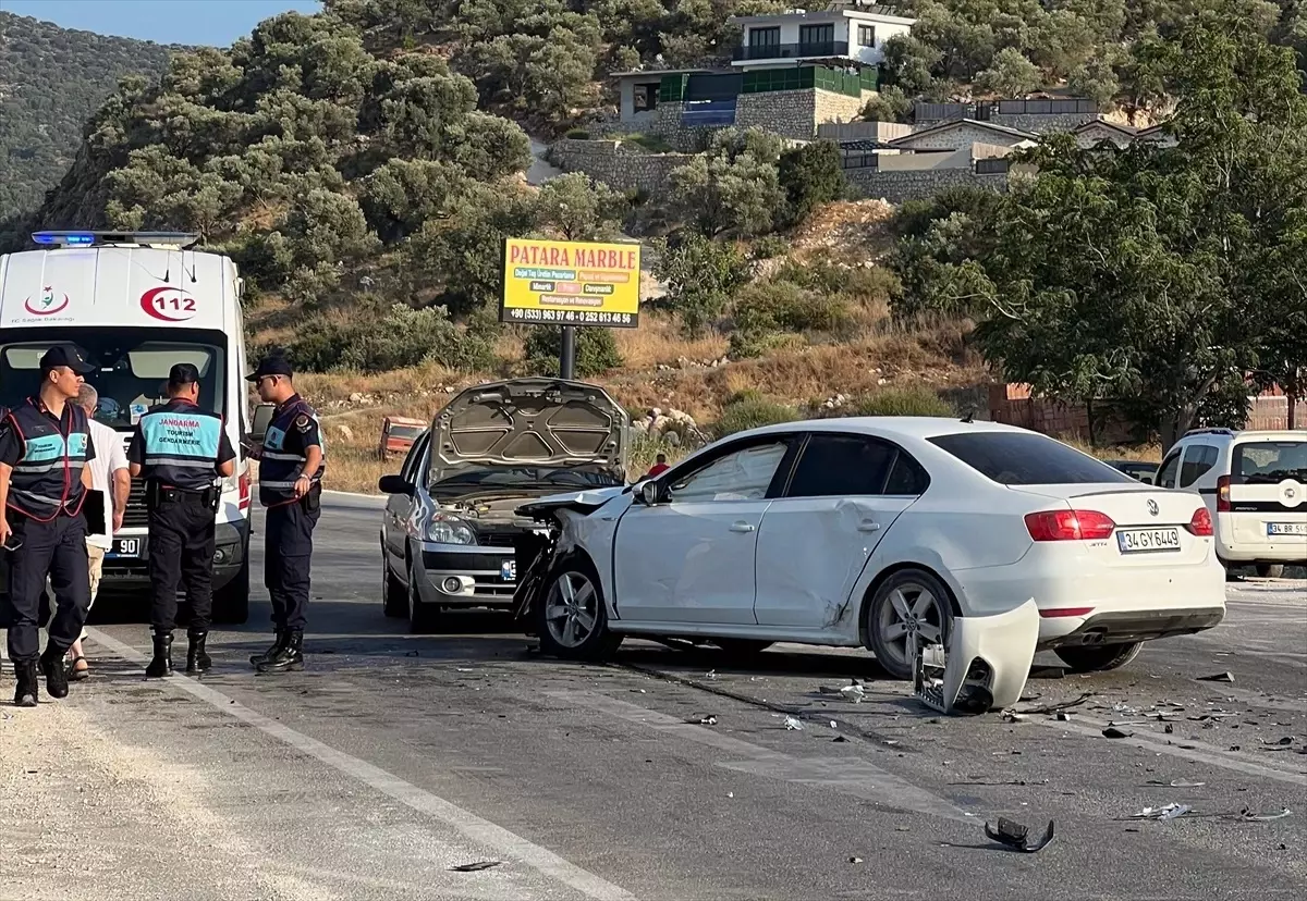 Antalya'nın Kaş ilçesinde çok sayıda yaralıyla kaza meydana geldi