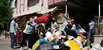 Antalya'da 6 Katlı Binadan 20 Kamyon Çöp Çıkarıldı