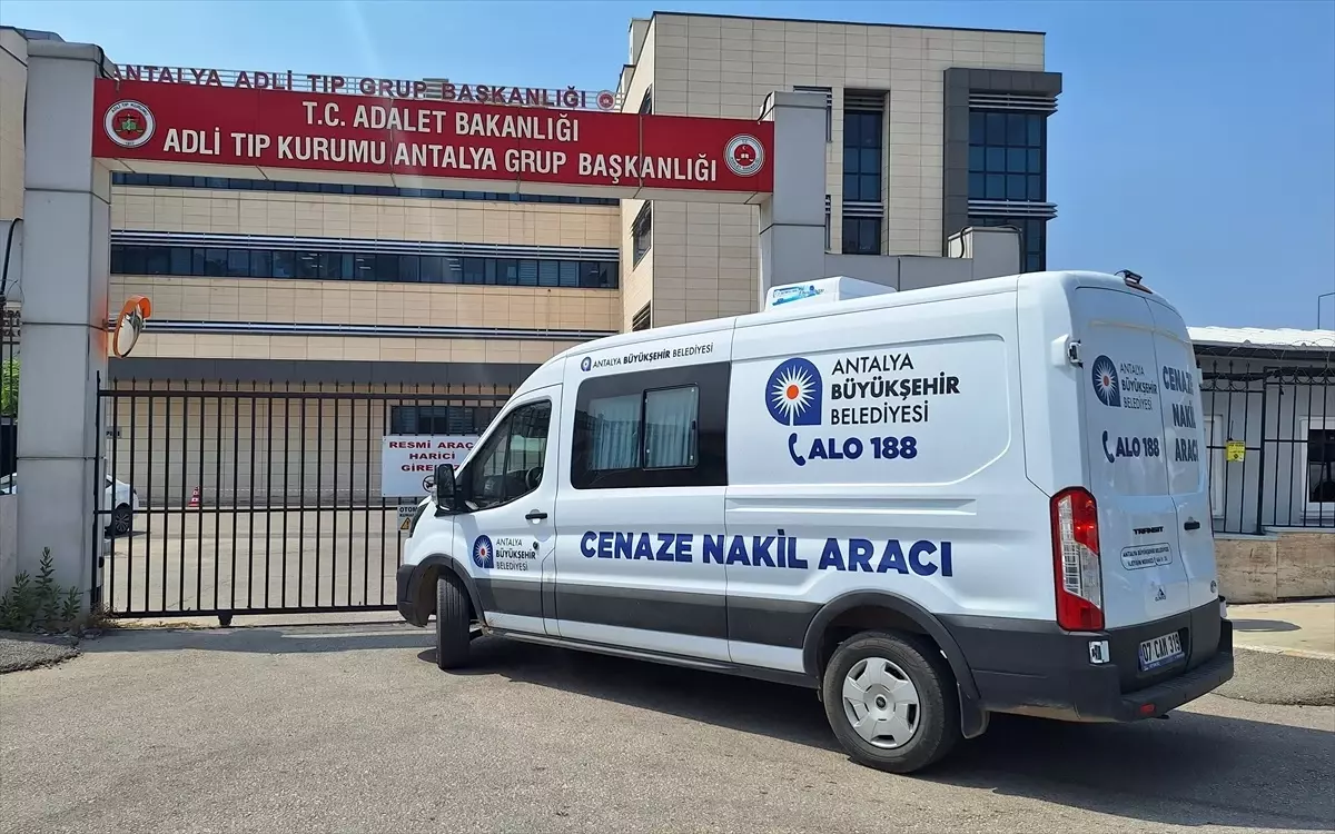 Antalya'da 6 Yaşındaki Çocuk Havuzda Boğuldu