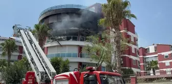 Antalya'da Apartman Yangını: 3 Kişi Hastaneye Kaldırıldı
