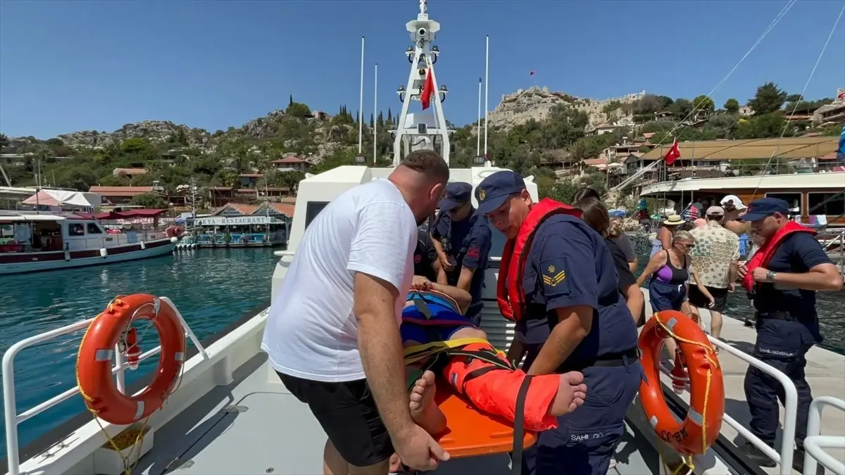 Kaleköy'de Yaralanan Kişi, Sahil Güvenlik Ekiplerince Tahliye Edildi