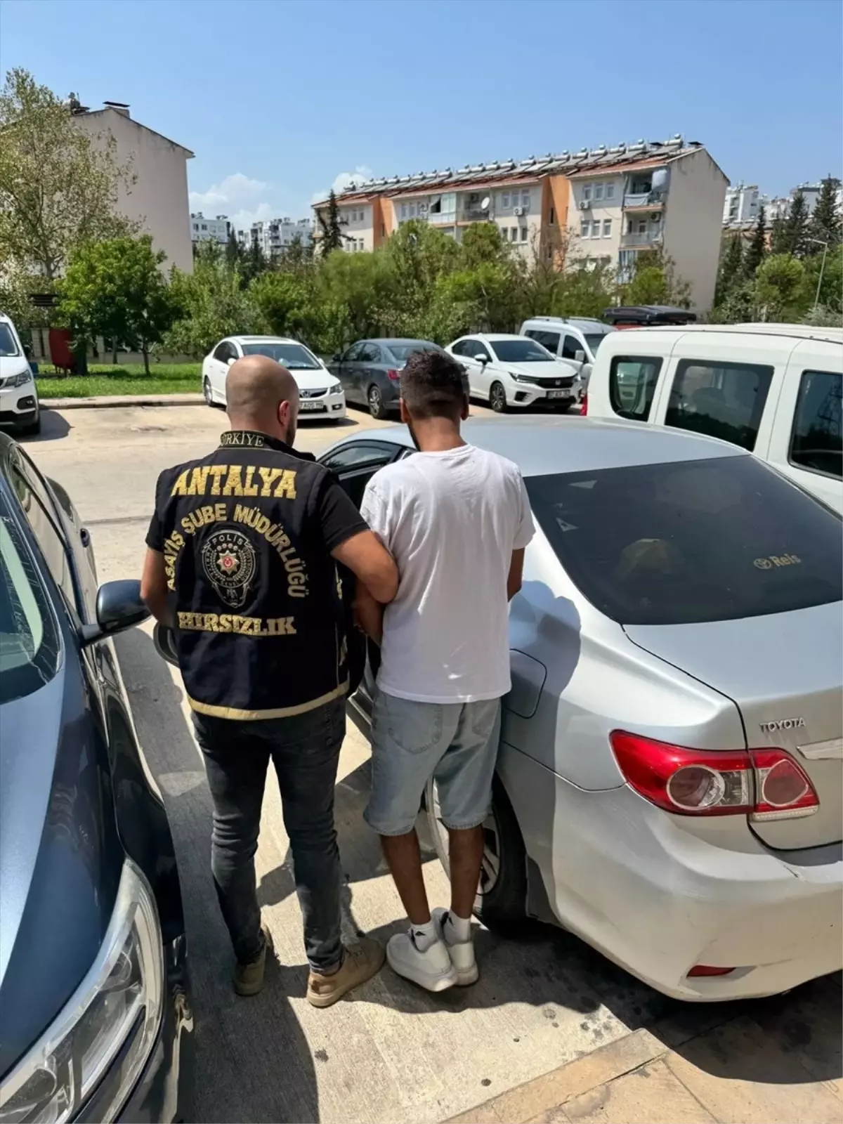Antalya'da Asayiş Operasyonu: 3 Bin 312 Şüpheli Yakalandı, 392 Tutuklandı