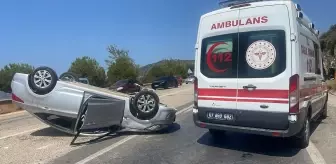 Kaş'ta Atık Toplama Aracıyla Çarpışan Otomobilde 3 Yaralı