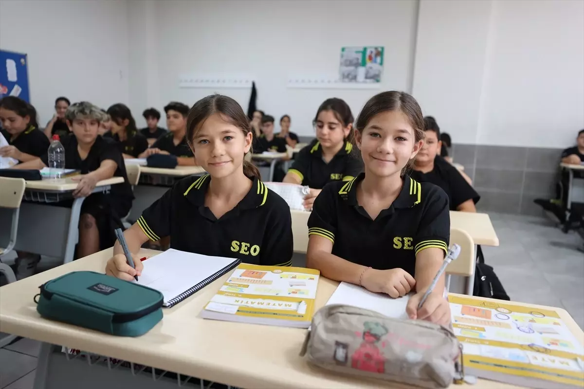 Antalya'da İkizler Sınıfı: Öğrenciler ve Öğretmenler Karıştırıyor