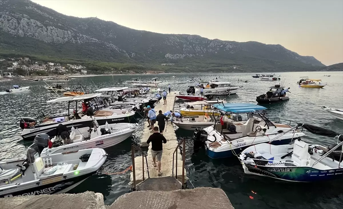 Kumluca'da Amatör Balıkçılar Büyük Balık İçin Yarışıyor