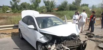 Manavgat'ta Otomobil Kazası: 2 Yaralı
