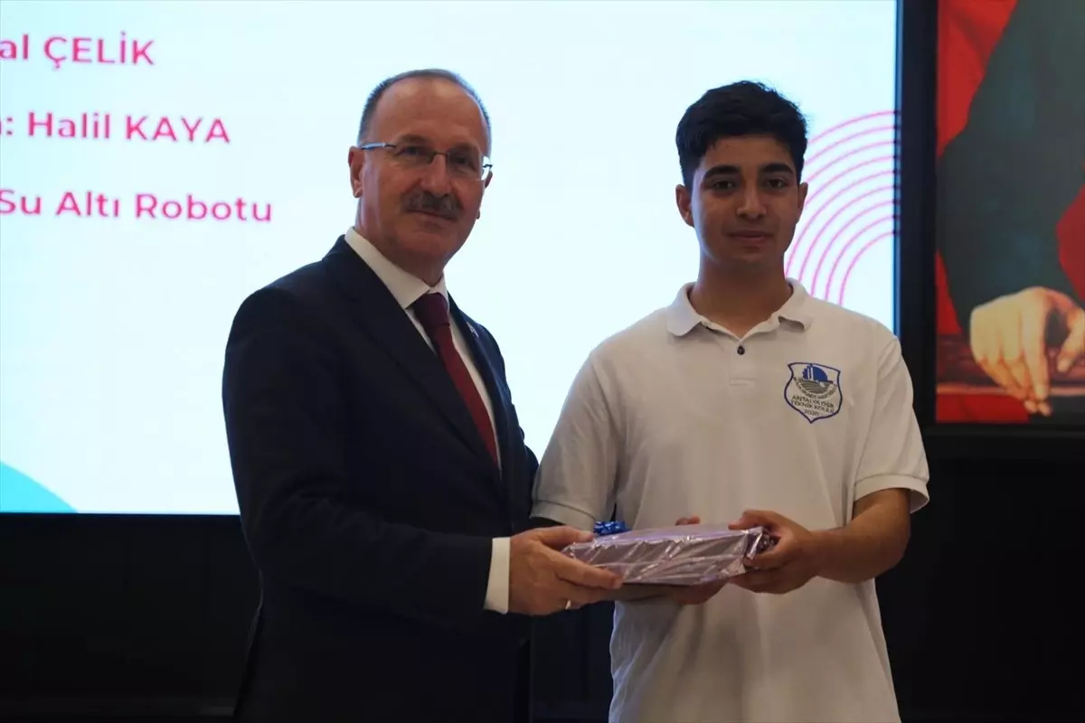 Antalya'da Bilim ve Teknoloji Başarıları İçin Ödül Töreni Düzenlendi