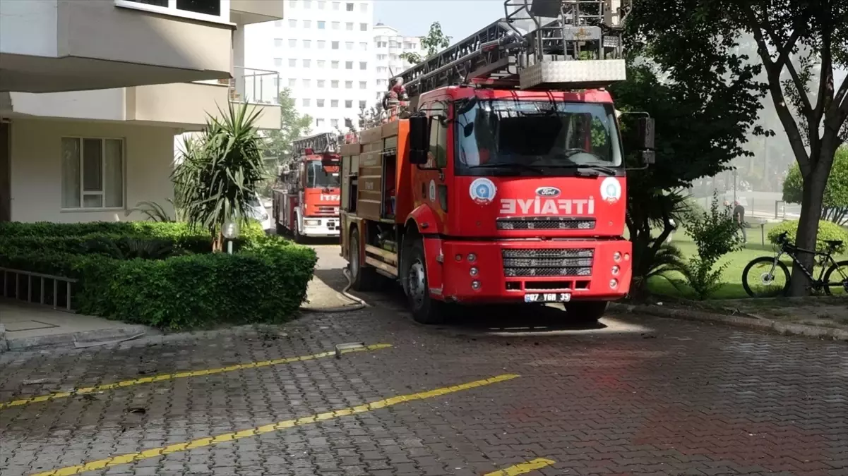 Antalya'da Apartman Dairesinde Yangın Çıktı