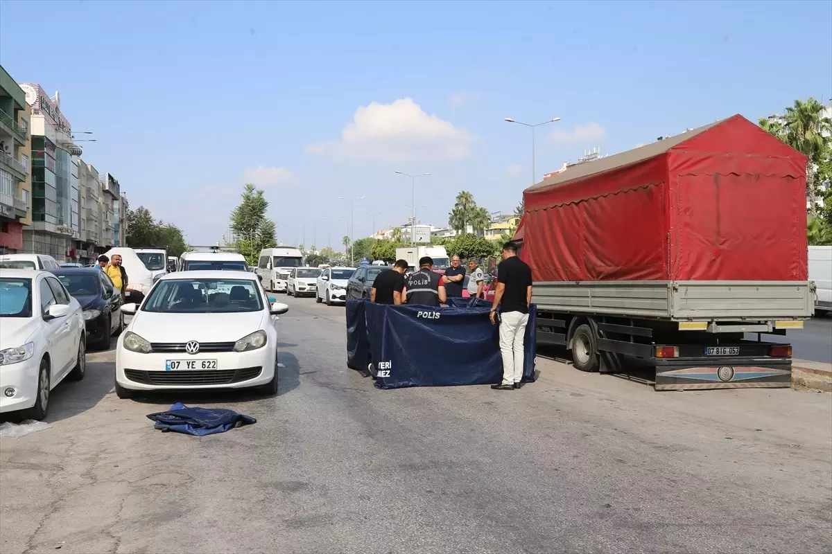 Antalya'da Araçta Bir Kişi Ölü Bulundu