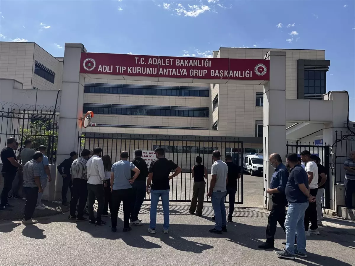 Antalya'da Boşanma Sonrası Cinayet: Eski Eş Eşarpla Boğuldu
