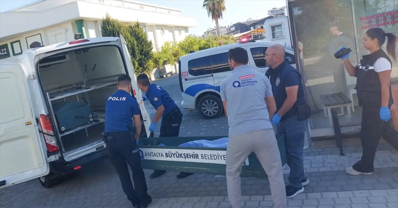 Manavgat'ta Otobüs Durağında Bir Kişi Ölü Bulundu
