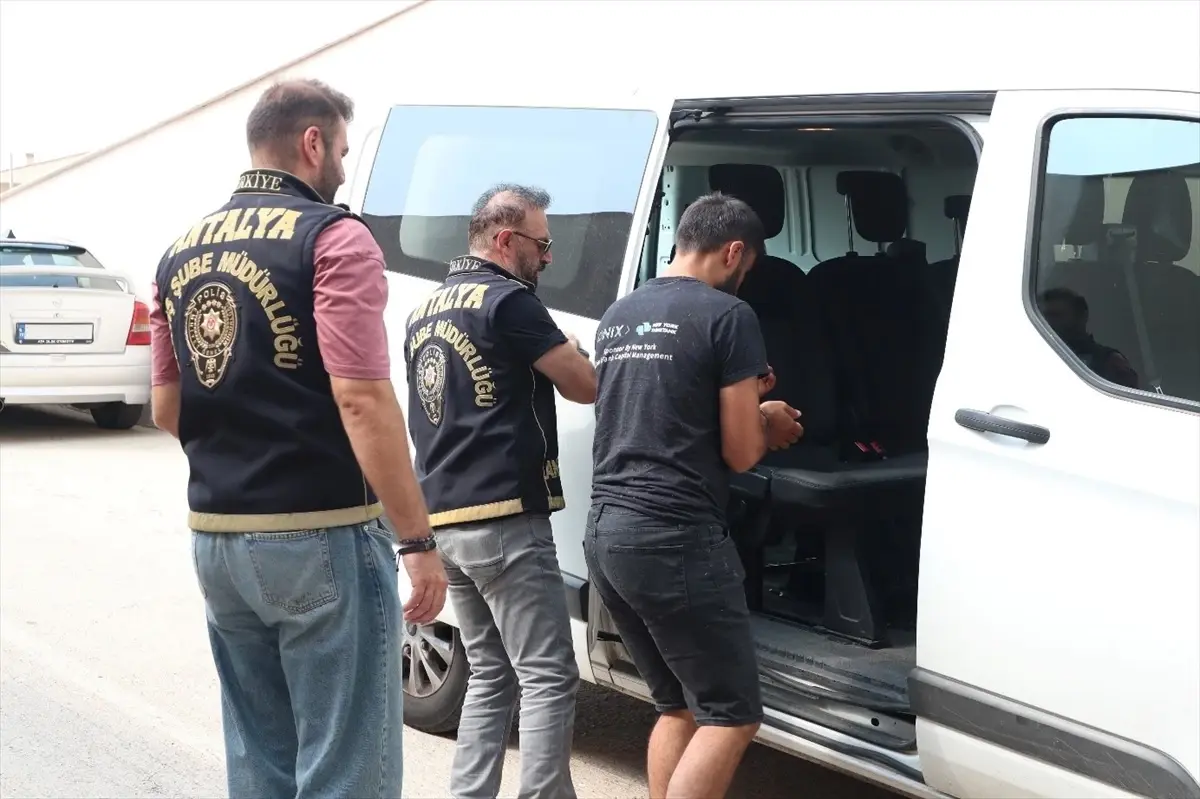 Antalya'da Eş Zamanlı Operasyon: 125 Şüpheli Yakalandı